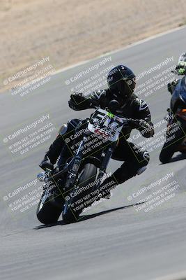 media/Apr-09-2023-SoCal Trackdays (Sun) [[333f347954]]/Turn 10 (115pm)/